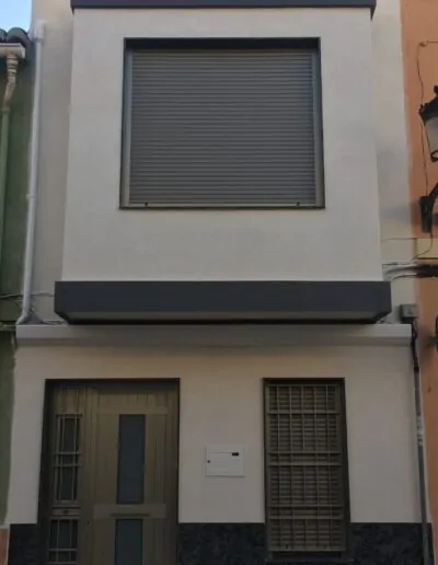 Diseño de puerta y ventanales