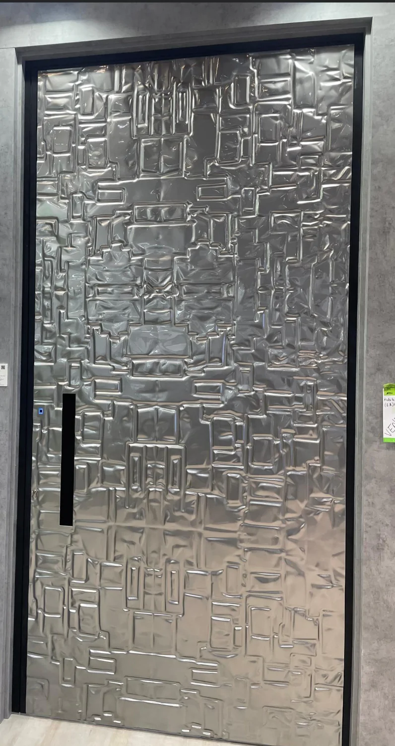 Diseño moderno de puerta metalizada